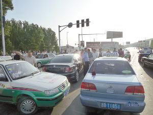 ������ЭίԱ�Ƽ�ײ��3�� ��10��ĸ��ͣ